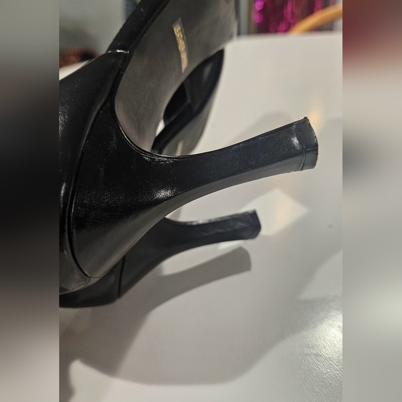 MARIPE Leather D'Orsay Pointed Toe pump In Black. Size 7 - Picture 13 of 13